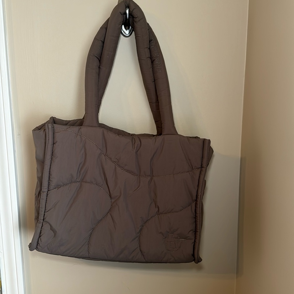 Thirty Years drift tote color sold out